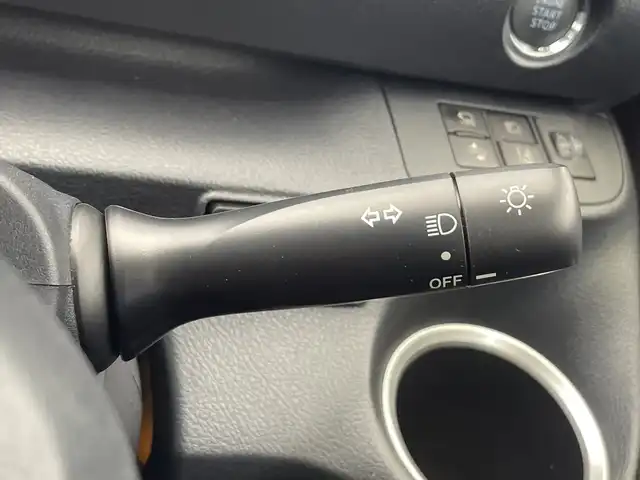 トヨタ シエンタ ファンベースG セーフティED 栃木県 2020(令2)年 1.5万km ホワイトパールクリスタルシャイン 純正ナビ/（Bluetooth/CD/ワンセグTV）/バックカメラ/フロントカメラ/サイドカメラ/全周囲カメラ/トヨタセーフティセンス/前後コーナーセンサー/ETC/前方ドラレコ/両側パワースライドドア/シートヒーター/ステアリングヒーター/ドアバイザー/オートライト/LEDヘッドライト/アイドリングストップ/横滑り防止装置/スマートキー/プッシュスタート/ステアリングスイッチ/電動格納ミラー/純正フロアマット