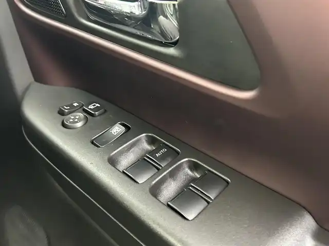 スズキ スペーシア カスタム HYBRID XS 千葉県 2024(令6)年 0.1千km ブルーイッシュブラックパール3 届出済未使用者/スズキセーフティサポート/・デュアルカメラブレーキサポート  　　　　/・誤発進抑制機能/・車線逸脱警報機能/・ふらつき警報機能/・先行車発進お知らせ機能/・オートマチックハイビーム/・リヤパーキングセンサー/レーダークルーズコントロール/スズキコネクト9インチナビ/　BT/フルセグTV/Apple CarPlay/Android　Auto/アラウンドビューモニター/両側パワースライドドア/前席シートヒーター/ステアリングヒーター/ヘッドアップディスプレイ/プッシュスタート＆スマートキー/ステアリングスイッチ/革巻きステアリング/純正15インチアルミホイール/LEDヘッドライト/フォグライト