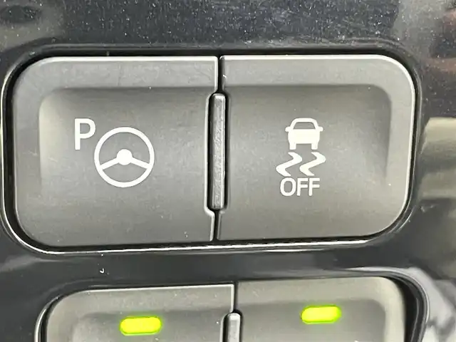 トヨタ プリウス A 千葉県 2017(平29)年 2.1万km アティチュードブラックマイカ 純正9型ナビ/AM＆FM＆Bluetooth＆フルセグTV＆CD＆DVD/トヨタセーフティセンス/レーダークルーズコントロール/プリクラッシュセーフティ/ヘッドアップディスプレイ/オートマチックハイビーム/バックカメラ/ブラインドスポットモニター/LEDヘッドライト/フォグランプ/ステアリングスイッチ/バックカメラ/ビルトインETC/電動格納サイドミラー/運転席シートリフター/EVモード/アイドリングストップ/ウィンカーミラー/純正ドアバイザー/純正フロアマット/プッシュスタート/ISOFIX