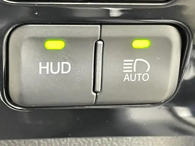 トヨタ プリウス A 千葉県 2017(平29)年 2.1万km アティチュードブラックマイカ 純正9型ナビ/AM＆FM＆Bluetooth＆フルセグTV＆CD＆DVD/トヨタセーフティセンス/レーダークルーズコントロール/プリクラッシュセーフティ/ヘッドアップディスプレイ/オートマチックハイビーム/バックカメラ/ブラインドスポットモニター/LEDヘッドライト/フォグランプ/ステアリングスイッチ/バックカメラ/ビルトインETC/電動格納サイドミラー/運転席シートリフター/EVモード/アイドリングストップ/ウィンカーミラー/純正ドアバイザー/純正フロアマット/プッシュスタート/ISOFIX