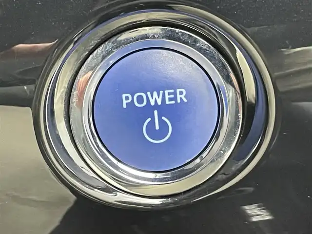 トヨタ プリウス A 千葉県 2017(平29)年 2.1万km アティチュードブラックマイカ 純正9型ナビ/AM＆FM＆Bluetooth＆フルセグTV＆CD＆DVD/トヨタセーフティセンス/レーダークルーズコントロール/プリクラッシュセーフティ/ヘッドアップディスプレイ/オートマチックハイビーム/バックカメラ/ブラインドスポットモニター/LEDヘッドライト/フォグランプ/ステアリングスイッチ/バックカメラ/ビルトインETC/電動格納サイドミラー/運転席シートリフター/EVモード/アイドリングストップ/ウィンカーミラー/純正ドアバイザー/純正フロアマット/プッシュスタート/ISOFIX