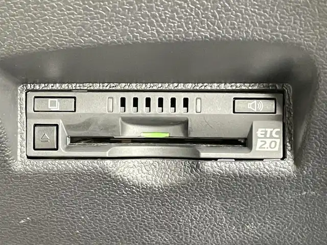 トヨタ プリウス A 千葉県 2017(平29)年 2.1万km アティチュードブラックマイカ 純正9型ナビ/AM＆FM＆Bluetooth＆フルセグTV＆CD＆DVD/トヨタセーフティセンス/レーダークルーズコントロール/プリクラッシュセーフティ/ヘッドアップディスプレイ/オートマチックハイビーム/バックカメラ/ブラインドスポットモニター/LEDヘッドライト/フォグランプ/ステアリングスイッチ/バックカメラ/ビルトインETC/電動格納サイドミラー/運転席シートリフター/EVモード/アイドリングストップ/ウィンカーミラー/純正ドアバイザー/純正フロアマット/プッシュスタート/ISOFIX