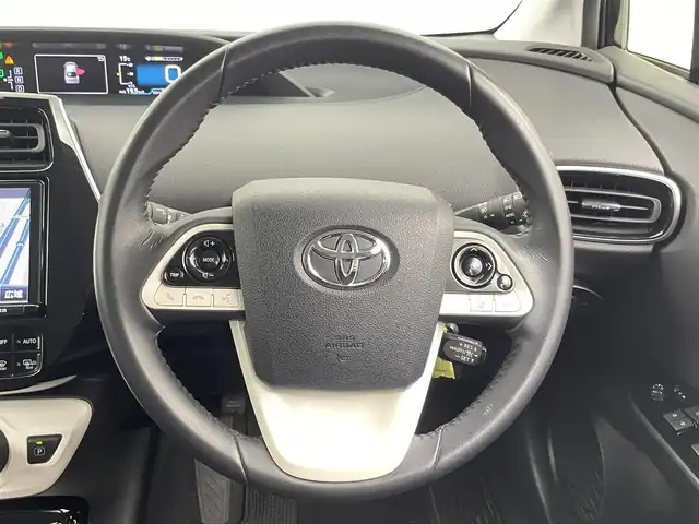 トヨタ プリウス A 千葉県 2017(平29)年 2.1万km アティチュードブラックマイカ 純正9型ナビ/AM＆FM＆Bluetooth＆フルセグTV＆CD＆DVD/トヨタセーフティセンス/レーダークルーズコントロール/プリクラッシュセーフティ/ヘッドアップディスプレイ/オートマチックハイビーム/バックカメラ/ブラインドスポットモニター/LEDヘッドライト/フォグランプ/ステアリングスイッチ/バックカメラ/ビルトインETC/電動格納サイドミラー/運転席シートリフター/EVモード/アイドリングストップ/ウィンカーミラー/純正ドアバイザー/純正フロアマット/プッシュスタート/ISOFIX