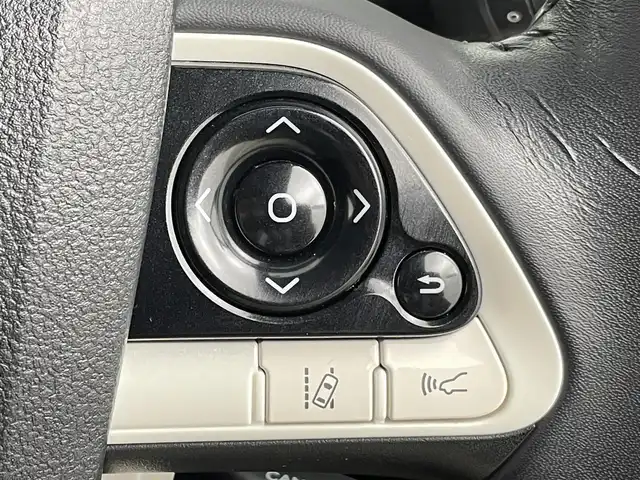 トヨタ プリウス A 千葉県 2017(平29)年 2.1万km アティチュードブラックマイカ 純正9型ナビ/AM＆FM＆Bluetooth＆フルセグTV＆CD＆DVD/トヨタセーフティセンス/レーダークルーズコントロール/プリクラッシュセーフティ/ヘッドアップディスプレイ/オートマチックハイビーム/バックカメラ/ブラインドスポットモニター/LEDヘッドライト/フォグランプ/ステアリングスイッチ/バックカメラ/ビルトインETC/電動格納サイドミラー/運転席シートリフター/EVモード/アイドリングストップ/ウィンカーミラー/純正ドアバイザー/純正フロアマット/プッシュスタート/ISOFIX