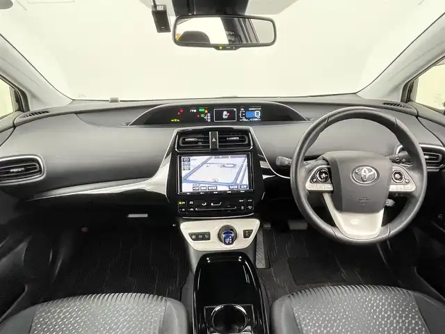 トヨタ プリウス A 千葉県 2017(平29)年 2.1万km アティチュードブラックマイカ 純正9型ナビ/AM＆FM＆Bluetooth＆フルセグTV＆CD＆DVD/トヨタセーフティセンス/レーダークルーズコントロール/プリクラッシュセーフティ/ヘッドアップディスプレイ/オートマチックハイビーム/バックカメラ/ブラインドスポットモニター/LEDヘッドライト/フォグランプ/ステアリングスイッチ/バックカメラ/ビルトインETC/電動格納サイドミラー/運転席シートリフター/EVモード/アイドリングストップ/ウィンカーミラー/純正ドアバイザー/純正フロアマット/プッシュスタート/ISOFIX