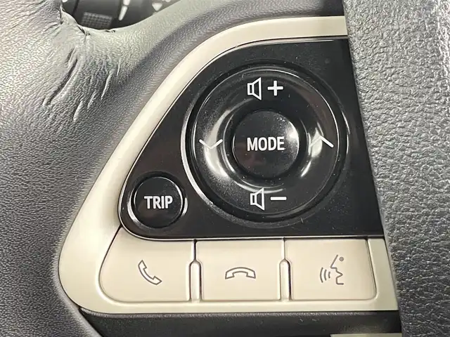 トヨタ プリウス A 千葉県 2017(平29)年 2.1万km アティチュードブラックマイカ 純正9型ナビ/AM＆FM＆Bluetooth＆フルセグTV＆CD＆DVD/トヨタセーフティセンス/レーダークルーズコントロール/プリクラッシュセーフティ/ヘッドアップディスプレイ/オートマチックハイビーム/バックカメラ/ブラインドスポットモニター/LEDヘッドライト/フォグランプ/ステアリングスイッチ/バックカメラ/ビルトインETC/電動格納サイドミラー/運転席シートリフター/EVモード/アイドリングストップ/ウィンカーミラー/純正ドアバイザー/純正フロアマット/プッシュスタート/ISOFIX