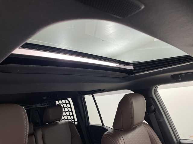 トヨタ ランドクルーザー ２５０ ZX 埼玉県 2024(令6)年 2.4万km プラチナホワイトパールマイカ JAOSサイドステップ/JAOSフロントバンパーガード　/JAOSスキッドプレート/JAOSフロントフェンダーガーニッシュ　/GANADORマフラー/JAOS１８インチアルミホイール　/JAOSマットガード/サンルーフ/JBLプレミアムサウンド/純正12インチナビ機能付きディスプレイオーディオ/　(Bluetooth/USB/Miracast/FM/AM/HDMI)/フルセグテレビ/全方位カメラ/ビルトインETC2.0/パワーバックドア/ヘッドアップディスプレイ/レザーシート/レーダークルーズコントロール/ブラインドスポットモニター/衝突被害軽減ブレーキ/車線逸脱警報/クリアランスソナー/パドルシフト/シートメモリー/パワーヒート/ステアリングヒーター/シートヒーター/エアシート/電子パーキングシステム/ブレーキホールド/デジタルインナーミラー/プッシュスタート/純正フロアマット