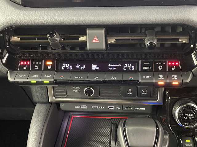 トヨタ ランドクルーザー ２５０ ZX 埼玉県 2024(令6)年 2.4万km プラチナホワイトパールマイカ JAOSサイドステップ/JAOSフロントバンパーガード　/JAOSスキッドプレート/JAOSフロントフェンダーガーニッシュ　/GANADORマフラー/JAOS１８インチアルミホイール　/JAOSマットガード/サンルーフ/JBLプレミアムサウンド/純正12インチナビ機能付きディスプレイオーディオ/　(Bluetooth/USB/Miracast/FM/AM/HDMI)/フルセグテレビ/全方位カメラ/ビルトインETC2.0/パワーバックドア/ヘッドアップディスプレイ/レザーシート/レーダークルーズコントロール/ブラインドスポットモニター/衝突被害軽減ブレーキ/車線逸脱警報/クリアランスソナー/パドルシフト/シートメモリー/パワーヒート/ステアリングヒーター/シートヒーター/エアシート/電子パーキングシステム/ブレーキホールド/デジタルインナーミラー/プッシュスタート/純正フロアマット