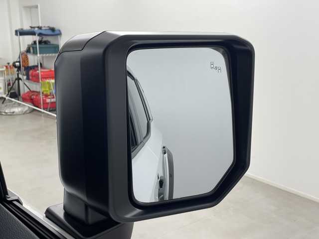 トヨタ ランドクルーザー ２５０ ZX 埼玉県 2024(令6)年 2.4万km プラチナホワイトパールマイカ JAOSサイドステップ/JAOSフロントバンパーガード　/JAOSスキッドプレート/JAOSフロントフェンダーガーニッシュ　/GANADORマフラー/JAOS１８インチアルミホイール　/JAOSマットガード/サンルーフ/JBLプレミアムサウンド/純正12インチナビ機能付きディスプレイオーディオ/　(Bluetooth/USB/Miracast/FM/AM/HDMI)/フルセグテレビ/全方位カメラ/ビルトインETC2.0/パワーバックドア/ヘッドアップディスプレイ/レザーシート/レーダークルーズコントロール/ブラインドスポットモニター/衝突被害軽減ブレーキ/車線逸脱警報/クリアランスソナー/パドルシフト/シートメモリー/パワーヒート/ステアリングヒーター/シートヒーター/エアシート/電子パーキングシステム/ブレーキホールド/デジタルインナーミラー/プッシュスタート/純正フロアマット