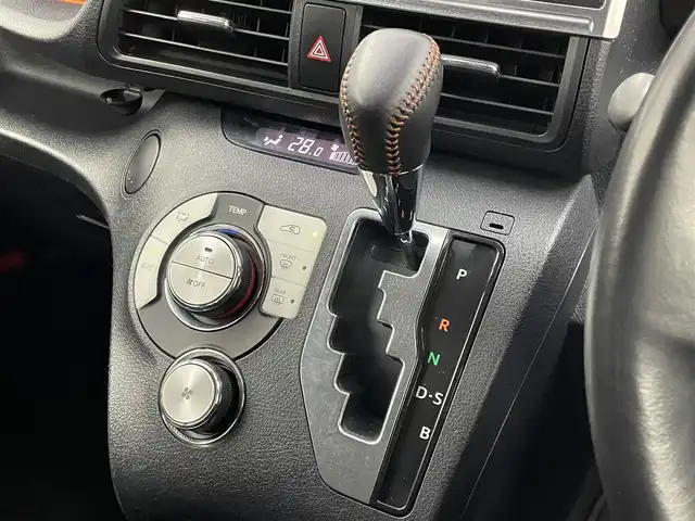 トヨタ シエンタ G クエロ 埼玉県 2018(平30)年 4.8万km クールボルドーガラスフレーク 純正ナビ　フリップダウンモニター　バックカメラ　ビルトインＥＴＣ　ドライブレコーダー　セーフティセンス　ステアリングスイッチ　プッシュスタート　スマートキー　オートハイビーム　ＬＥＤヘッドライト　ＴＶ