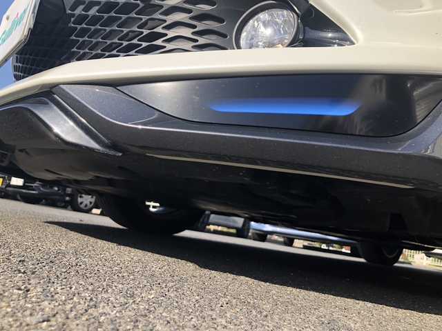 トヨタ Ｃ－ＨＲ G 愛媛県 2017(平29)年 5.6万km ホワイトパールクリスタルシャイン モデリスタフルエアロ/・BOOST IMPULSESTYLE/純正9インチナビ(NSZT-Y66T)/・CD/DVD/フルセグTV /Bluetooth/・MSV/SD/バックカメラ/茶革シート/・D/Nシートヒーター/前方ドライブレコーダー/衝突軽減ブレーキ/レーンキープ アシスト/レーダークルーズコントロール/ブラインドスポットモニター/オートブレーキホールド/・電動パーキング/オートハイビーム /・LEDオートライト/前後クリアランスソナー /ETC/スマートキー/・スペアキー/取扱説明書/保証書