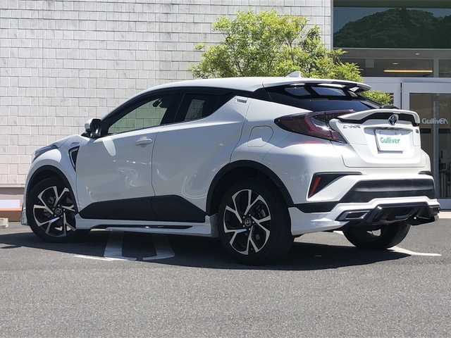 トヨタ Ｃ－ＨＲ G 愛媛県 2017(平29)年 5.6万km ホワイトパールクリスタルシャイン モデリスタフルエアロ/・BOOST IMPULSESTYLE/純正9インチナビ(NSZT-Y66T)/・CD/DVD/フルセグTV /Bluetooth/・MSV/SD/バックカメラ/茶革シート/・D/Nシートヒーター/前方ドライブレコーダー/衝突軽減ブレーキ/レーンキープ アシスト/レーダークルーズコントロール/ブラインドスポットモニター/オートブレーキホールド/・電動パーキング/オートハイビーム /・LEDオートライト/前後クリアランスソナー /ETC/スマートキー/・スペアキー/取扱説明書/保証書
