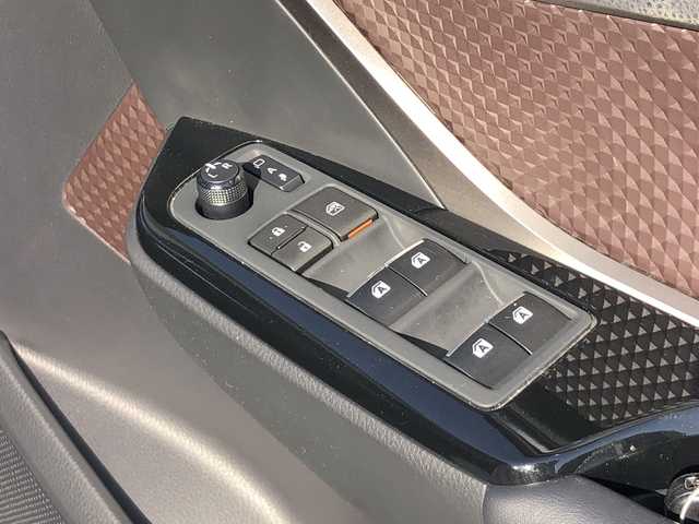 トヨタ Ｃ－ＨＲ G 愛媛県 2017(平29)年 5.6万km ホワイトパールクリスタルシャイン モデリスタフルエアロ/・BOOST IMPULSESTYLE/純正9インチナビ(NSZT-Y66T)/・CD/DVD/フルセグTV /Bluetooth/・MSV/SD/バックカメラ/茶革シート/・D/Nシートヒーター/前方ドライブレコーダー/衝突軽減ブレーキ/レーンキープ アシスト/レーダークルーズコントロール/ブラインドスポットモニター/オートブレーキホールド/・電動パーキング/オートハイビーム /・LEDオートライト/前後クリアランスソナー /ETC/スマートキー/・スペアキー/取扱説明書/保証書