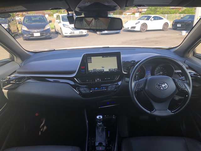 トヨタ Ｃ－ＨＲ G 愛媛県 2017(平29)年 5.6万km ホワイトパールクリスタルシャイン モデリスタフルエアロ/・BOOST IMPULSESTYLE/純正9インチナビ(NSZT-Y66T)/・CD/DVD/フルセグTV /Bluetooth/・MSV/SD/バックカメラ/茶革シート/・D/Nシートヒーター/前方ドライブレコーダー/衝突軽減ブレーキ/レーンキープ アシスト/レーダークルーズコントロール/ブラインドスポットモニター/オートブレーキホールド/・電動パーキング/オートハイビーム /・LEDオートライト/前後クリアランスソナー /ETC/スマートキー/・スペアキー/取扱説明書/保証書