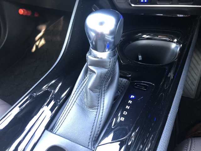 トヨタ Ｃ－ＨＲ G 愛媛県 2017(平29)年 5.6万km ホワイトパールクリスタルシャイン モデリスタフルエアロ/・BOOST IMPULSESTYLE/純正9インチナビ(NSZT-Y66T)/・CD/DVD/フルセグTV /Bluetooth/・MSV/SD/バックカメラ/茶革シート/・D/Nシートヒーター/前方ドライブレコーダー/衝突軽減ブレーキ/レーンキープ アシスト/レーダークルーズコントロール/ブラインドスポットモニター/オートブレーキホールド/・電動パーキング/オートハイビーム /・LEDオートライト/前後クリアランスソナー /ETC/スマートキー/・スペアキー/取扱説明書/保証書