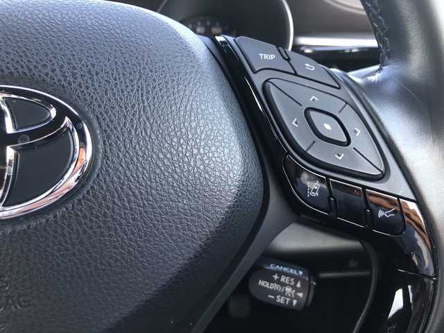 トヨタ Ｃ－ＨＲ G 愛媛県 2017(平29)年 5.6万km ホワイトパールクリスタルシャイン モデリスタフルエアロ/・BOOST IMPULSESTYLE/純正9インチナビ(NSZT-Y66T)/・CD/DVD/フルセグTV /Bluetooth/・MSV/SD/バックカメラ/茶革シート/・D/Nシートヒーター/前方ドライブレコーダー/衝突軽減ブレーキ/レーンキープ アシスト/レーダークルーズコントロール/ブラインドスポットモニター/オートブレーキホールド/・電動パーキング/オートハイビーム /・LEDオートライト/前後クリアランスソナー /ETC/スマートキー/・スペアキー/取扱説明書/保証書