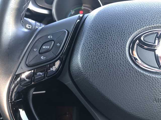 トヨタ Ｃ－ＨＲ G 愛媛県 2017(平29)年 5.6万km ホワイトパールクリスタルシャイン モデリスタフルエアロ/・BOOST IMPULSESTYLE/純正9インチナビ(NSZT-Y66T)/・CD/DVD/フルセグTV /Bluetooth/・MSV/SD/バックカメラ/茶革シート/・D/Nシートヒーター/前方ドライブレコーダー/衝突軽減ブレーキ/レーンキープ アシスト/レーダークルーズコントロール/ブラインドスポットモニター/オートブレーキホールド/・電動パーキング/オートハイビーム /・LEDオートライト/前後クリアランスソナー /ETC/スマートキー/・スペアキー/取扱説明書/保証書
