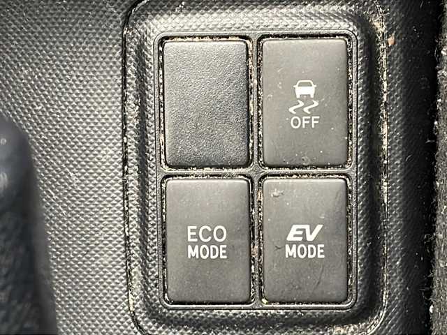 トヨタ アクア S 沖縄県 2015(平27)年 12.5万km ダークバイオレットマイカメタリック 社外SDナビ（AVIC-RZ03）/CD/DVD/SD/BT/ワンセグ/バックカメラ/ETC/横滑り防止装置/オートライト/純正ホイールキャップ/社外フロアマット/プッシュスタート/スマートキー