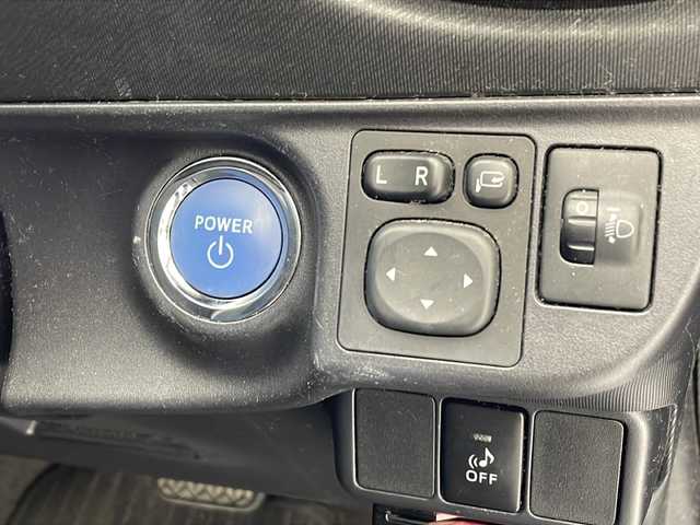 トヨタ アクア S 沖縄県 2015(平27)年 12.5万km ダークバイオレットマイカメタリック 社外SDナビ（AVIC-RZ03）/CD/DVD/SD/BT/ワンセグ/バックカメラ/ETC/横滑り防止装置/オートライト/純正ホイールキャップ/社外フロアマット/プッシュスタート/スマートキー