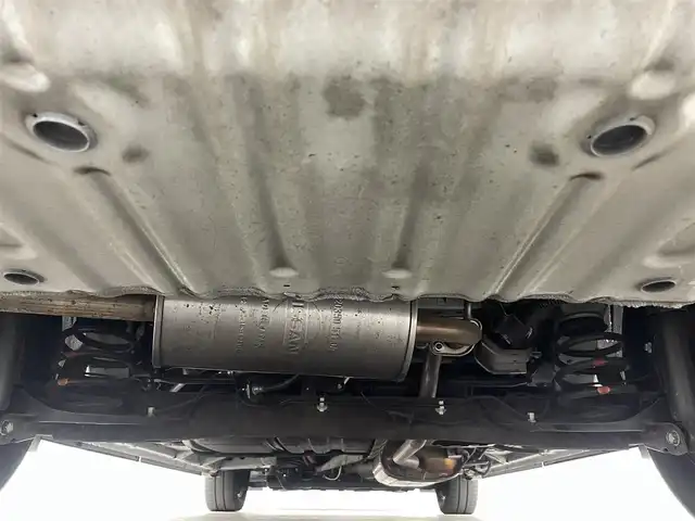 日産 セレナ e－パワー ハイウェイスター V 福島県 2019(平31)年 3.4万km ブリリアントホワイトパール セフティパックB/・衝突被害軽減ブレーキ/・車線逸脱警報装置/・プロパイロット/・クルーズコントロール追従あり/純正9インチナビ/・型番：MM518D-L/・フルセグTV/BT/SD/CD/DVD/ブルーレイ/FM/AM/・バックカメラ/・アラウンドビューモニター/・ETC/・デジタルインナーミラー/・フリップダウン/両側パワースライドドア/・三列目シート/電子パーキング/アイドリングストップ/革張ステアリング/・ステアリングリモコン/プッシュスタート/・スマートキー/LEDヘッドライト/・フォグライト/・オートライト/・オートハイビーム/電動格納ミラー/・ウィンカーミラー/前後コーナーセンサー/純正15インチアルミ/純正フロアマット