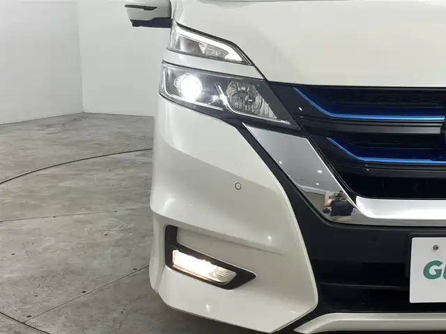 日産 セレナ e－パワー ハイウェイスター V 福島県 2019(平31)年 3.4万km ブリリアントホワイトパール セフティパックB/・衝突被害軽減ブレーキ/・車線逸脱警報装置/・プロパイロット/・クルーズコントロール追従あり/純正9インチナビ/・型番：MM518D-L/・フルセグTV/BT/SD/CD/DVD/ブルーレイ/FM/AM/・バックカメラ/・アラウンドビューモニター/・ETC/・デジタルインナーミラー/・フリップダウン/両側パワースライドドア/・三列目シート/電子パーキング/アイドリングストップ/革張ステアリング/・ステアリングリモコン/プッシュスタート/・スマートキー/LEDヘッドライト/・フォグライト/・オートライト/・オートハイビーム/電動格納ミラー/・ウィンカーミラー/前後コーナーセンサー/純正15インチアルミ/純正フロアマット