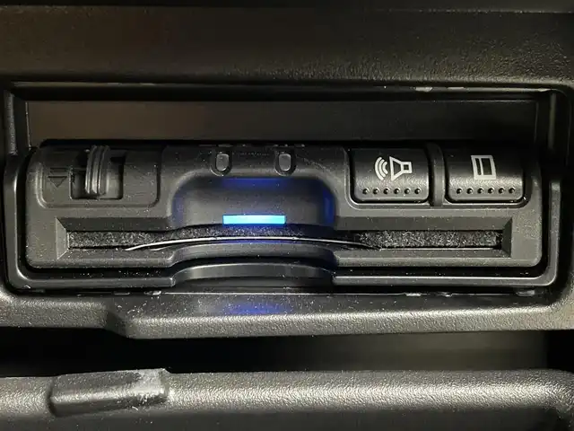 日産 セレナ e－パワー ハイウェイスター V 福島県 2019(平31)年 3.4万km ブリリアントホワイトパール セフティパックB/・衝突被害軽減ブレーキ/・車線逸脱警報装置/・プロパイロット/・クルーズコントロール追従あり/純正9インチナビ/・型番：MM518D-L/・フルセグTV/BT/SD/CD/DVD/ブルーレイ/FM/AM/・バックカメラ/・アラウンドビューモニター/・ETC/・デジタルインナーミラー/・フリップダウン/両側パワースライドドア/・三列目シート/電子パーキング/アイドリングストップ/革張ステアリング/・ステアリングリモコン/プッシュスタート/・スマートキー/LEDヘッドライト/・フォグライト/・オートライト/・オートハイビーム/電動格納ミラー/・ウィンカーミラー/前後コーナーセンサー/純正15インチアルミ/純正フロアマット