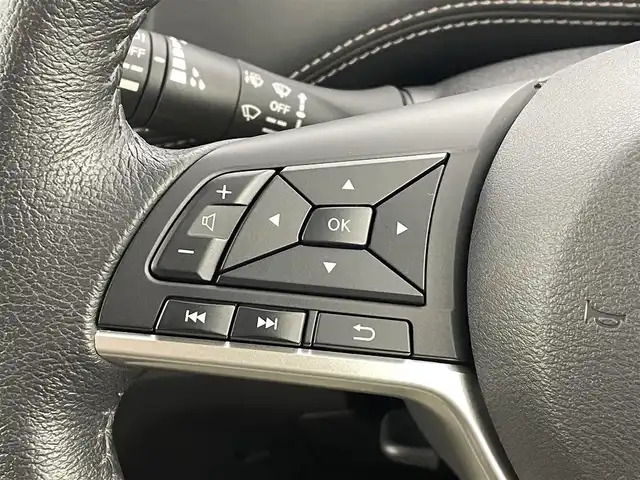 日産 セレナ e－パワー ハイウェイスター V 福島県 2019(平31)年 3.4万km ブリリアントホワイトパール セフティパックB/・衝突被害軽減ブレーキ/・車線逸脱警報装置/・プロパイロット/・クルーズコントロール追従あり/純正9インチナビ/・型番：MM518D-L/・フルセグTV/BT/SD/CD/DVD/ブルーレイ/FM/AM/・バックカメラ/・アラウンドビューモニター/・ETC/・デジタルインナーミラー/・フリップダウン/両側パワースライドドア/・三列目シート/電子パーキング/アイドリングストップ/革張ステアリング/・ステアリングリモコン/プッシュスタート/・スマートキー/LEDヘッドライト/・フォグライト/・オートライト/・オートハイビーム/電動格納ミラー/・ウィンカーミラー/前後コーナーセンサー/純正15インチアルミ/純正フロアマット