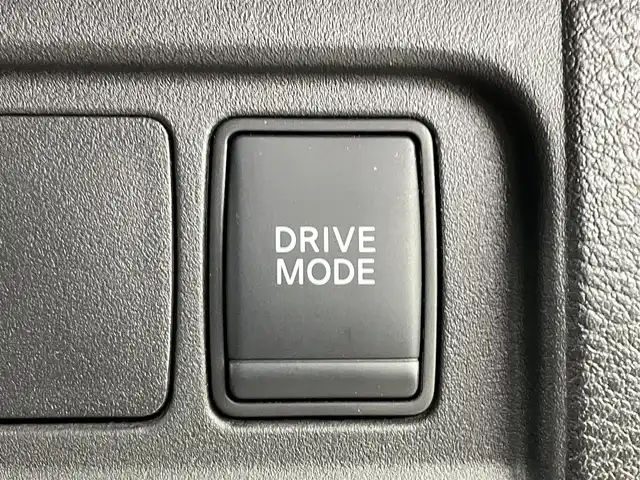 日産 セレナ e－パワー ハイウェイスター V 福島県 2019(平31)年 3.4万km ブリリアントホワイトパール セフティパックB/・衝突被害軽減ブレーキ/・車線逸脱警報装置/・プロパイロット/・クルーズコントロール追従あり/純正9インチナビ/・型番：MM518D-L/・フルセグTV/BT/SD/CD/DVD/ブルーレイ/FM/AM/・バックカメラ/・アラウンドビューモニター/・ETC/・デジタルインナーミラー/・フリップダウン/両側パワースライドドア/・三列目シート/電子パーキング/アイドリングストップ/革張ステアリング/・ステアリングリモコン/プッシュスタート/・スマートキー/LEDヘッドライト/・フォグライト/・オートライト/・オートハイビーム/電動格納ミラー/・ウィンカーミラー/前後コーナーセンサー/純正15インチアルミ/純正フロアマット