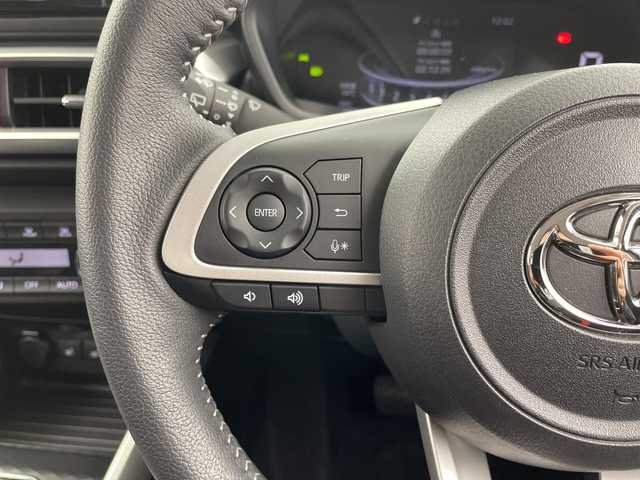 トヨタ ライズ Z 岐阜県 2022(令4)年 1.5万km ブラックマイカメタリック 純正ナビ/　(AM/FM/CD/DVD/Bluetooth/フルセグTV)/バックカメラ/衝突軽減ブレーキ/レーンキープアシスト/コーナーセンサー/レーダークルーズコントロール/LEDヘッドライト/ドライブレコーダー/ETC/シートヒーター/純正アルミホイール/純正ドアバイザー