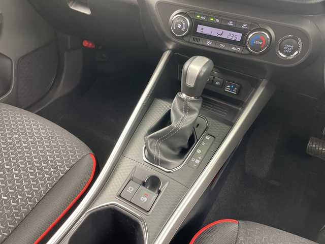 トヨタ ライズ Z 岐阜県 2022(令4)年 1.5万km ブラックマイカメタリック 純正ナビ/　(AM/FM/CD/DVD/Bluetooth/フルセグTV)/バックカメラ/衝突軽減ブレーキ/レーンキープアシスト/コーナーセンサー/レーダークルーズコントロール/LEDヘッドライト/ドライブレコーダー/ETC/シートヒーター/純正アルミホイール/純正ドアバイザー