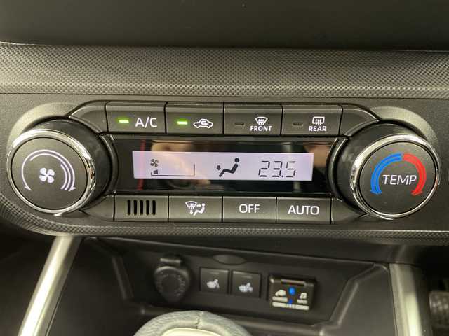 トヨタ ライズ Z 岐阜県 2022(令4)年 1.5万km ブラックマイカメタリック 純正ナビ/　(AM/FM/CD/DVD/Bluetooth/フルセグTV)/バックカメラ/衝突軽減ブレーキ/レーンキープアシスト/コーナーセンサー/レーダークルーズコントロール/LEDヘッドライト/ドライブレコーダー/ETC/シートヒーター/純正アルミホイール/純正ドアバイザー