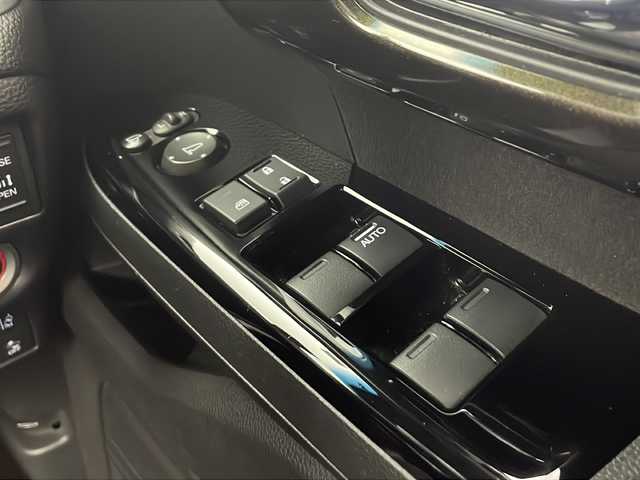 ホンダ Ｎ ＢＯＸ カスタム G L ホンダセンシング 愛知県 2019(令1)年 6.3万km クリスタルブラックパール 純正8インチメモリナビ/フルセグTV/CD/DVD/BT/USB/AM/FM/バックカメラ/ビルトインETC/ホンダセンシング/・衝突軽減ブレーキ/・誤発進抑制機能/・後方誤発進抑制機能/・路外逸脱警報機能/・アダプティブクルーズコントロール/・車線維持支援システム/・歩行者事故低減ステアリング/・先行車発進お知らせ機能/・標識認識機能/両側パワースライドドア/USBポート/サンシェード/プッシュスタート/スマートキー/横滑り防止/ステアリングスイッチ/電動格納ミラー/純正フロアマット/純正14インチAW/LEDオートヘッドライト/フォグランプ