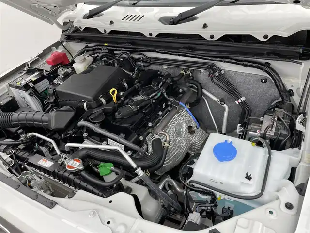 スズキ ジムニー ノマド FC 宮城県 2025(令7)年 0.1千km アークティックホワイトパール 登録済未使用車/スズキセーフティサポート/アダプティブクルーズコントロール/衝突軽減ブレーキ/リアパーキングセンサー/レーンキープアシスト/LEDヘッドライト/オートライト/オートハイビーム/ヒーテッドドアミラー/ヒルディセントコントロール/シートヒーター/禁煙車