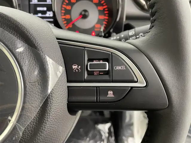 スズキ ジムニー ノマド FC 宮城県 2025(令7)年 0.1千km アークティックホワイトパール 登録済未使用車/スズキセーフティサポート/アダプティブクルーズコントロール/衝突軽減ブレーキ/リアパーキングセンサー/レーンキープアシスト/LEDヘッドライト/オートライト/オートハイビーム/ヒーテッドドアミラー/ヒルディセントコントロール/シートヒーター/禁煙車