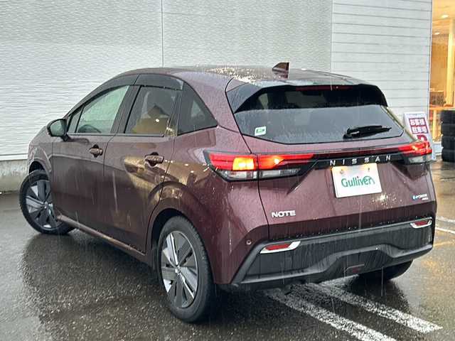 日産 ノート X FOUR 秋田県 2024(令6)年 1.6万km バーガンディー 4WD/ワンオーナー/純正ディスプレイオーディオ/Bluetooth/全方位カメラ/前席シートヒーター/ステアリングヒーター/社外AWサマータイヤ積込/保証書、取説/スペアキー