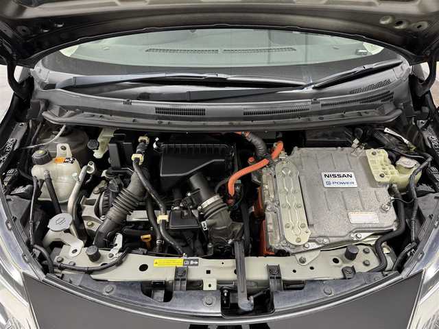 日産 ノート e－パワー X 愛知県 2017(平29)年 6.1万km スーパーブラック e-POWER/FF/フロアCVT/クラリオン 7インチナビ NXR16/（AM/FM/CD/USB/Bluetooth/AUX）/バックカメラ/ドライブレコーダー 前方/ETC/安全/・インテリジェント エマージェンシーブレーキ/・LDW（車線逸脱警報）/・VDC/・ABS（アンチロックブレーキシステム）、EBD（電子制御制動力配分システム）/・衝突安全ボディ/装備/・オートエアコン/・電動格納ドアミラー/・プッシュスタート/・全席パワーウィンドウ/・パワーステアリング/・保/取/ナビ取/・予備インテリジェントキーx1