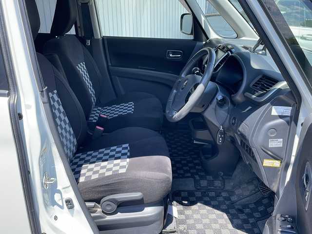 スズキ ソリオ ブラック&ホワイト 長野県 2012(平24)年 8.5万km パールホワイト ４WD/純正エアロ/カロッツェリアメモリナビTV/バックカメラ/両側パワースライドドア/純正１５インチアルミ/社外アルミ夏タイヤ４本積込/プッシュスタートエンジン/スマートキー