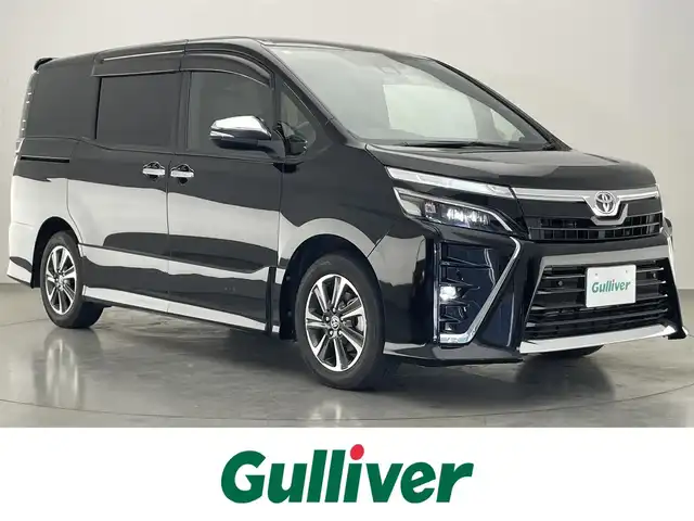 トヨタ ヴォクシー ZS 煌Ⅲ 愛知県 2021(令3)年 4.5万km ブラック トヨタセーフティセンス/純正９インチナビ/純正フリップダウンモニター/ETC/バックカメラ/両側パワースライドドア/前後ドライブレコーダー/ハーフレザーシート/LEDヘッドライト/エンジンスタートボタン/純正フロアマット/衝突被害軽減ブレーキ/オートライト/オートマチックハイビーム/コーナーセンサー/チップアップシート/クルーズコントロール/純正9型ナビ　純正12型後席モニター　8人　両側電動スライドドア　セーフティセンス　衝突軽減　LEDオートライト　追従クルコン　ハーフレザー　バックカメラ　前後ドラレコ　ETC　スマートキー WAC