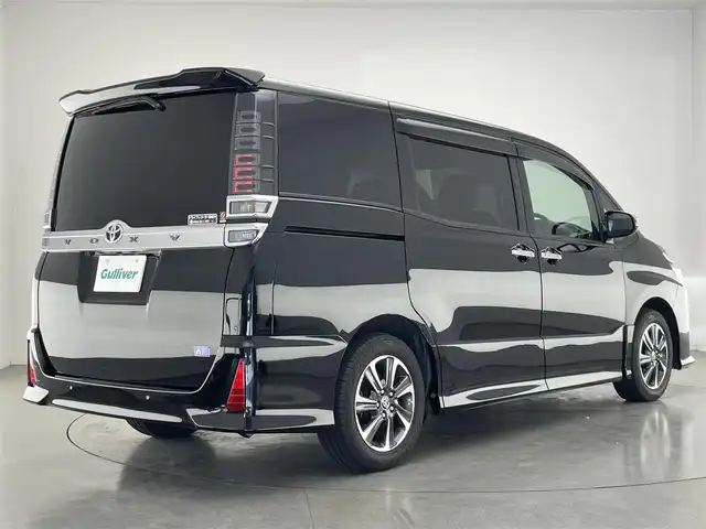 トヨタ ヴォクシー ZS 煌Ⅲ 愛知県 2021(令3)年 4.5万km ブラック トヨタセーフティセンス/純正９インチナビ/純正フリップダウンモニター/ETC/バックカメラ/両側パワースライドドア/前後ドライブレコーダー/ハーフレザーシート/LEDヘッドライト/エンジンスタートボタン/純正フロアマット/衝突被害軽減ブレーキ/オートライト/オートマチックハイビーム/コーナーセンサー/チップアップシート/クルーズコントロール/純正9型ナビ　純正12型後席モニター　8人　両側電動スライドドア　セーフティセンス　衝突軽減　LEDオートライト　追従クルコン　ハーフレザー　バックカメラ　前後ドラレコ　ETC　スマートキー WAC