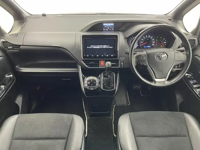 トヨタ ヴォクシー ZS 煌Ⅲ 愛知県 2021(令3)年 4.5万km ブラック トヨタセーフティセンス/純正９インチナビ/純正フリップダウンモニター/ETC/バックカメラ/両側パワースライドドア/前後ドライブレコーダー/ハーフレザーシート/LEDヘッドライト/エンジンスタートボタン/純正フロアマット/衝突被害軽減ブレーキ/オートライト/オートマチックハイビーム/コーナーセンサー/チップアップシート/クルーズコントロール/純正9型ナビ　純正12型後席モニター　8人　両側電動スライドドア　セーフティセンス　衝突軽減　LEDオートライト　追従クルコン　ハーフレザー　バックカメラ　前後ドラレコ　ETC　スマートキー WAC