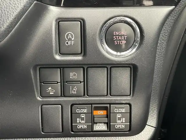 トヨタ ヴォクシー ZS 煌Ⅲ 愛知県 2021(令3)年 4.5万km ブラック トヨタセーフティセンス/純正９インチナビ/純正フリップダウンモニター/ETC/バックカメラ/両側パワースライドドア/前後ドライブレコーダー/ハーフレザーシート/LEDヘッドライト/エンジンスタートボタン/純正フロアマット/衝突被害軽減ブレーキ/オートライト/オートマチックハイビーム/コーナーセンサー/チップアップシート/クルーズコントロール/純正9型ナビ　純正12型後席モニター　8人　両側電動スライドドア　セーフティセンス　衝突軽減　LEDオートライト　追従クルコン　ハーフレザー　バックカメラ　前後ドラレコ　ETC　スマートキー WAC