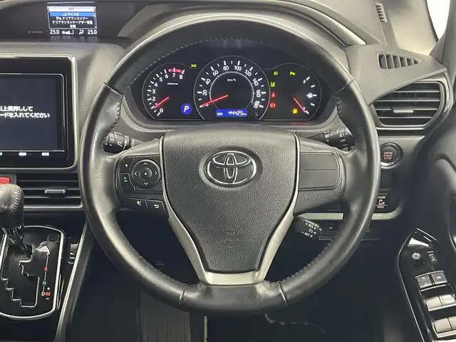 トヨタ ヴォクシー ZS 煌Ⅲ 愛知県 2021(令3)年 4.5万km ブラック トヨタセーフティセンス/純正９インチナビ/純正フリップダウンモニター/ETC/バックカメラ/両側パワースライドドア/前後ドライブレコーダー/ハーフレザーシート/LEDヘッドライト/エンジンスタートボタン/純正フロアマット/衝突被害軽減ブレーキ/オートライト/オートマチックハイビーム/コーナーセンサー/チップアップシート/クルーズコントロール/純正9型ナビ　純正12型後席モニター　8人　両側電動スライドドア　セーフティセンス　衝突軽減　LEDオートライト　追従クルコン　ハーフレザー　バックカメラ　前後ドラレコ　ETC　スマートキー WAC