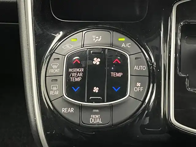 トヨタ ヴォクシー ZS 煌Ⅲ 愛知県 2021(令3)年 4.5万km ブラック トヨタセーフティセンス/純正９インチナビ/純正フリップダウンモニター/ETC/バックカメラ/両側パワースライドドア/前後ドライブレコーダー/ハーフレザーシート/LEDヘッドライト/エンジンスタートボタン/純正フロアマット/衝突被害軽減ブレーキ/オートライト/オートマチックハイビーム/コーナーセンサー/チップアップシート/クルーズコントロール/純正9型ナビ　純正12型後席モニター　8人　両側電動スライドドア　セーフティセンス　衝突軽減　LEDオートライト　追従クルコン　ハーフレザー　バックカメラ　前後ドラレコ　ETC　スマートキー WAC
