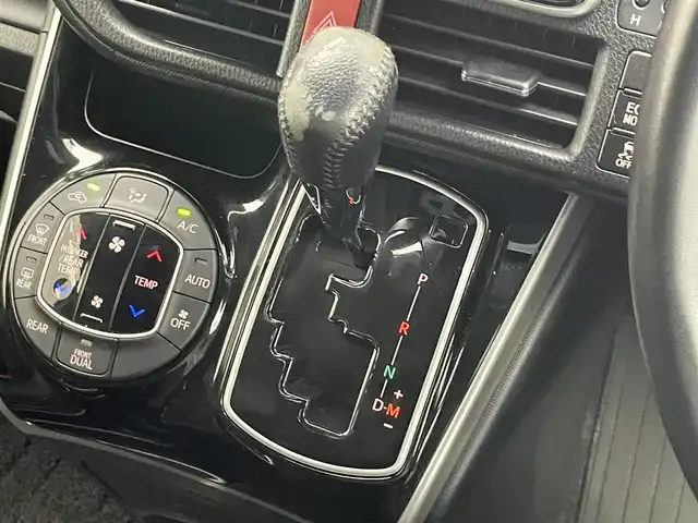 トヨタ ヴォクシー ZS 煌Ⅲ 愛知県 2021(令3)年 4.5万km ブラック トヨタセーフティセンス/純正９インチナビ/純正フリップダウンモニター/ETC/バックカメラ/両側パワースライドドア/前後ドライブレコーダー/ハーフレザーシート/LEDヘッドライト/エンジンスタートボタン/純正フロアマット/衝突被害軽減ブレーキ/オートライト/オートマチックハイビーム/コーナーセンサー/チップアップシート/クルーズコントロール/純正9型ナビ　純正12型後席モニター　8人　両側電動スライドドア　セーフティセンス　衝突軽減　LEDオートライト　追従クルコン　ハーフレザー　バックカメラ　前後ドラレコ　ETC　スマートキー WAC