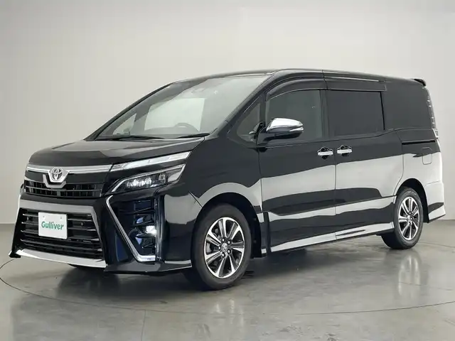 トヨタ ヴォクシー ZS 煌Ⅲ 愛知県 2021(令3)年 4.5万km ブラック トヨタセーフティセンス/純正９インチナビ/純正フリップダウンモニター/ETC/バックカメラ/両側パワースライドドア/前後ドライブレコーダー/ハーフレザーシート/LEDヘッドライト/エンジンスタートボタン/純正フロアマット/衝突被害軽減ブレーキ/オートライト/オートマチックハイビーム/コーナーセンサー/チップアップシート/クルーズコントロール/純正9型ナビ　純正12型後席モニター　8人　両側電動スライドドア　セーフティセンス　衝突軽減　LEDオートライト　追従クルコン　ハーフレザー　バックカメラ　前後ドラレコ　ETC　スマートキー WAC
