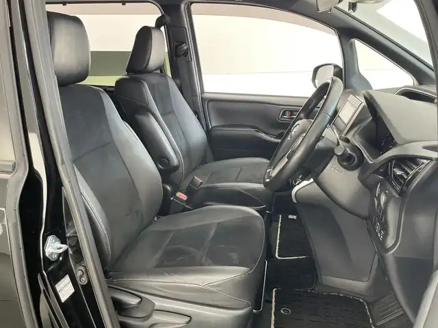 トヨタ ヴォクシー ZS 煌Ⅲ 愛知県 2021(令3)年 4.5万km ブラック トヨタセーフティセンス/純正９インチナビ/純正フリップダウンモニター/ETC/バックカメラ/両側パワースライドドア/前後ドライブレコーダー/ハーフレザーシート/LEDヘッドライト/エンジンスタートボタン/純正フロアマット/衝突被害軽減ブレーキ/オートライト/オートマチックハイビーム/コーナーセンサー/チップアップシート/クルーズコントロール/純正9型ナビ　純正12型後席モニター　8人　両側電動スライドドア　セーフティセンス　衝突軽減　LEDオートライト　追従クルコン　ハーフレザー　バックカメラ　前後ドラレコ　ETC　スマートキー WAC