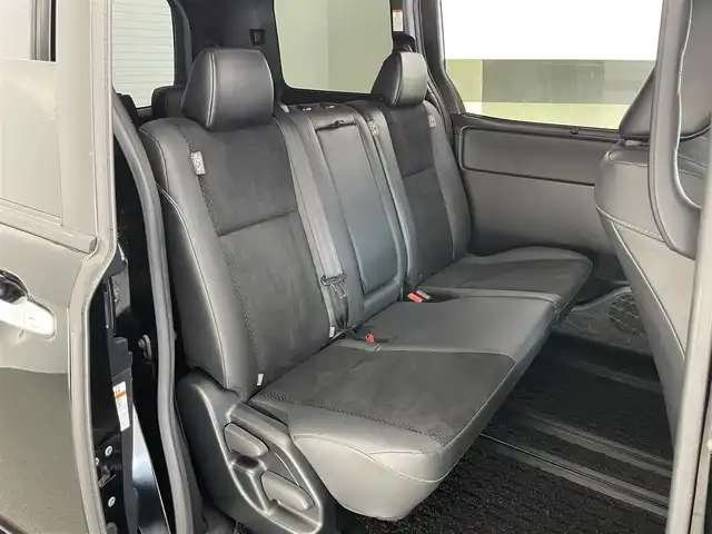 トヨタ ヴォクシー ZS 煌Ⅲ 愛知県 2021(令3)年 4.5万km ブラック トヨタセーフティセンス/純正９インチナビ/純正フリップダウンモニター/ETC/バックカメラ/両側パワースライドドア/前後ドライブレコーダー/ハーフレザーシート/LEDヘッドライト/エンジンスタートボタン/純正フロアマット/衝突被害軽減ブレーキ/オートライト/オートマチックハイビーム/コーナーセンサー/チップアップシート/クルーズコントロール/純正9型ナビ　純正12型後席モニター　8人　両側電動スライドドア　セーフティセンス　衝突軽減　LEDオートライト　追従クルコン　ハーフレザー　バックカメラ　前後ドラレコ　ETC　スマートキー WAC