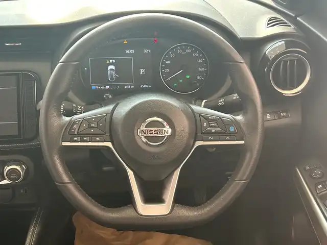 日産 キックス X 埼玉県 2020(令2)年 4.6万km ブリリアントホワイトパール エマージェンシーブレーキ /プロパイロット /純正9インチメモリナビ/　　CD/DVD/BT/フルセグ/アラウンドビューモニター /LEDオートライト /ハーフレザーシート /純正17インチアルミホイール/インテリジェントミラー/電子パーキング/ステアリングスイッチ /純正ETC