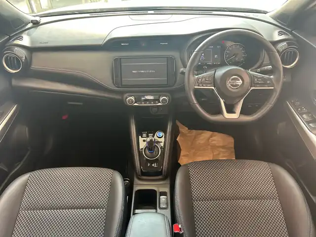 日産 キックス X 埼玉県 2020(令2)年 4.6万km ブリリアントホワイトパール エマージェンシーブレーキ /プロパイロット /純正9インチメモリナビ/　　CD/DVD/BT/フルセグ/アラウンドビューモニター /LEDオートライト /ハーフレザーシート /純正17インチアルミホイール/インテリジェントミラー/電子パーキング/ステアリングスイッチ /純正ETC