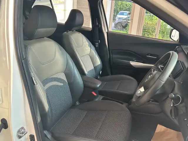 日産 キックス X 埼玉県 2020(令2)年 4.6万km ブリリアントホワイトパール エマージェンシーブレーキ /プロパイロット /純正9インチメモリナビ/　　CD/DVD/BT/フルセグ/アラウンドビューモニター /LEDオートライト /ハーフレザーシート /純正17インチアルミホイール/インテリジェントミラー/電子パーキング/ステアリングスイッチ /純正ETC
